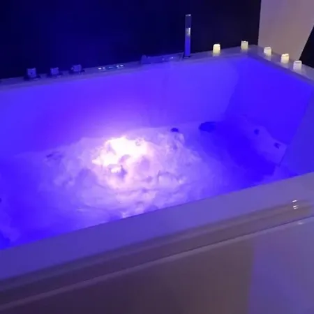 O13 Loft Privatif Sauna Balneotherapie A 30min De Pairi Daiza Guest house Quievrechain