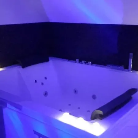 Guest house O13 Loft Privatif Sauna Balneotherapie A 30min De Pairi Daiza Quievrechain