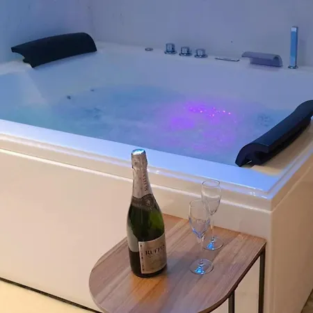 Guest house O13 Loft Privatif Sauna Balneotherapie A 30min De Pairi Daiza *