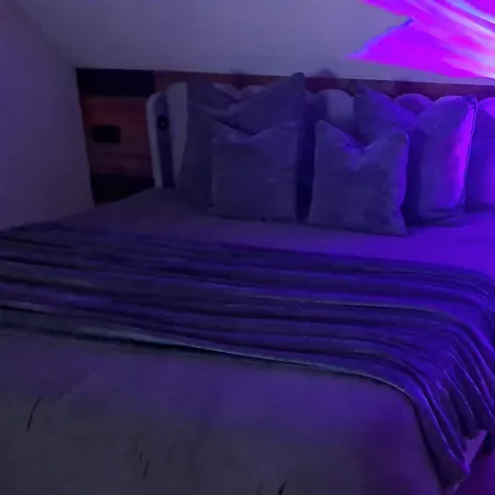 O13 Loft Privatif Sauna Balneotherapie A 30min De Pairi Daiza Penzion 4*