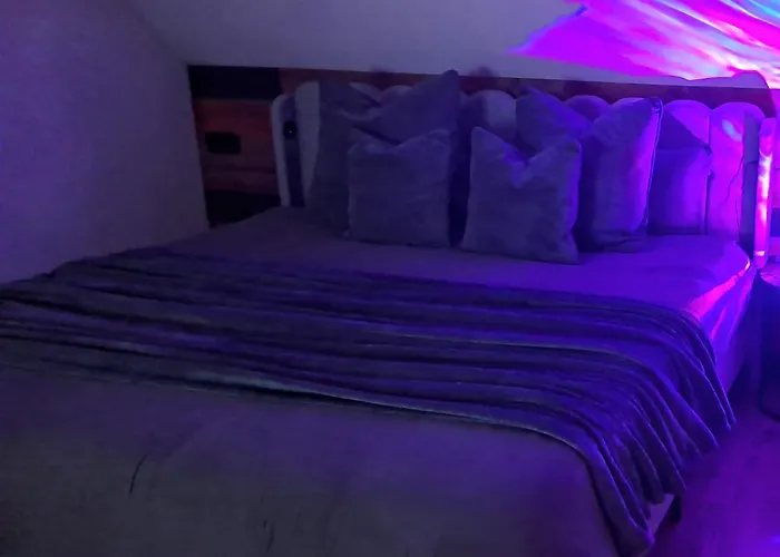 O13 Loft Privatif Sauna Balneotherapie A 30min De Pairi Daiza Guest house 4*